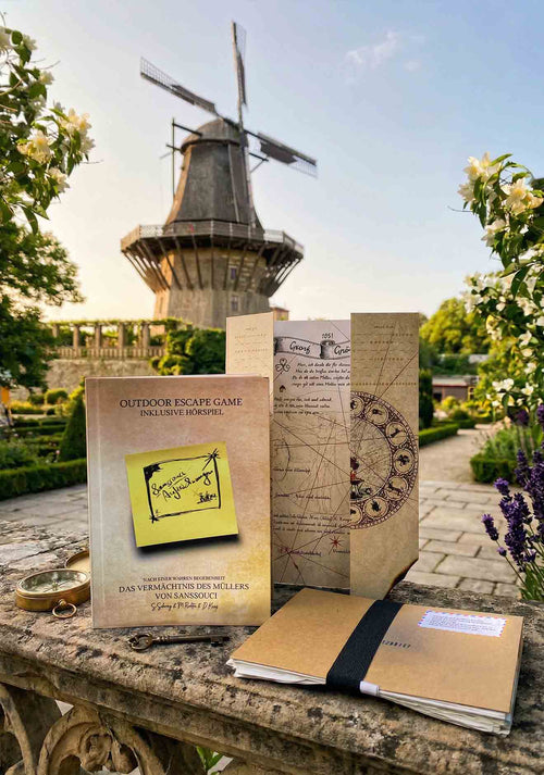 Buch und Schatzkarte